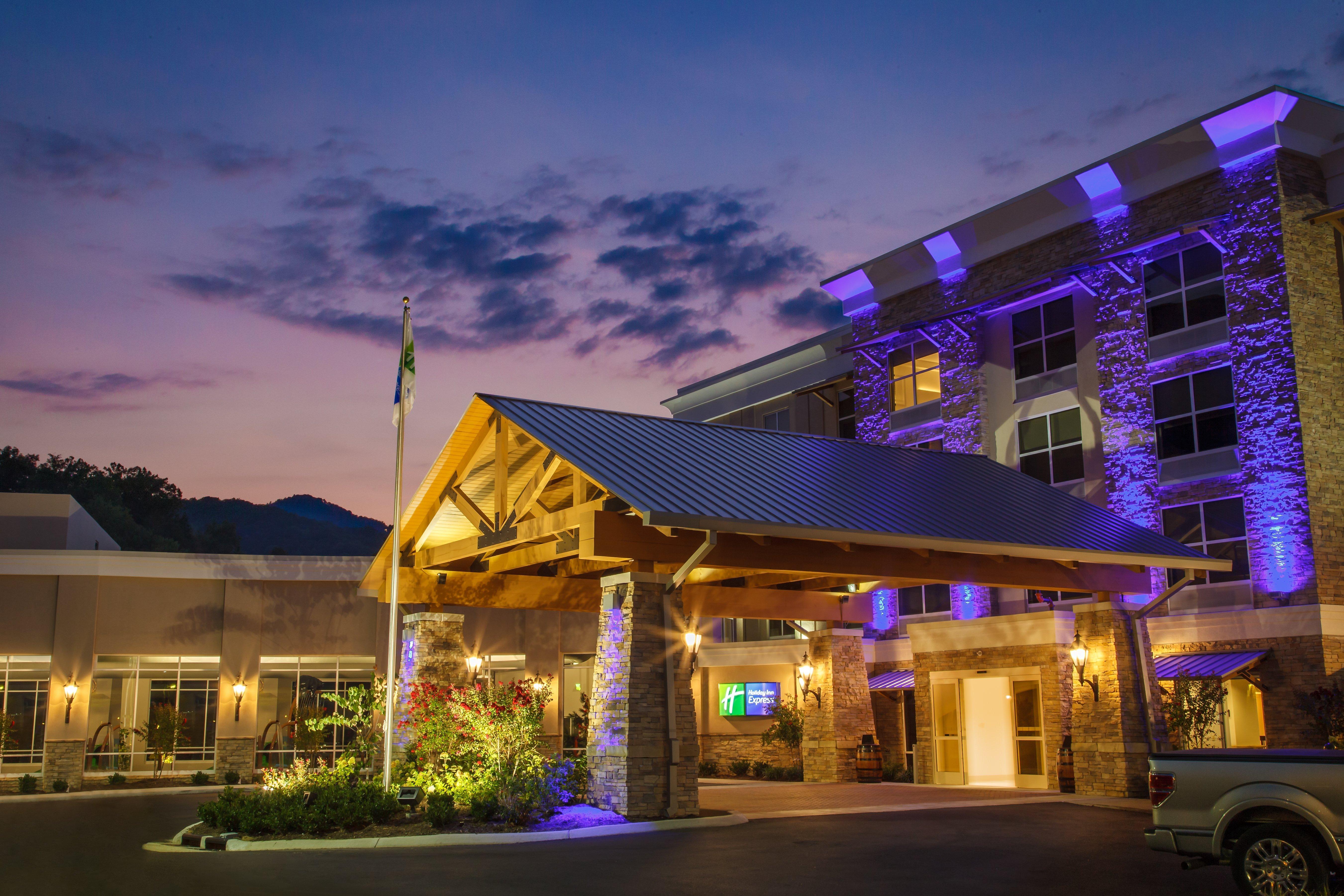 Holiday Inn Express Gatlinburg Downtown By Ihg Exterior photo